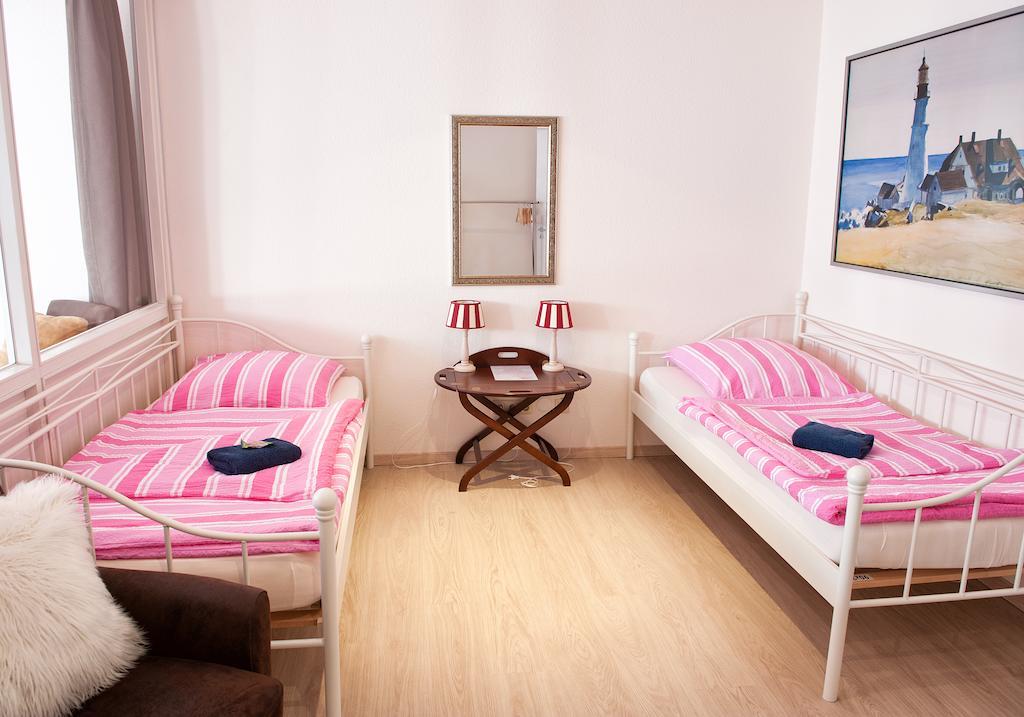 Heinsens Ellerbek Bed and Breakfast Buitenkant foto