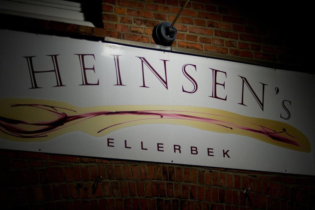 Heinsens Ellerbek Bed and Breakfast Buitenkant foto