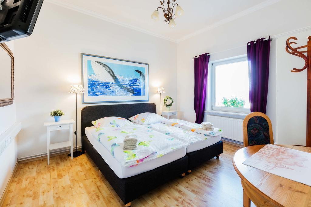 Heinsens Ellerbek Bed and Breakfast Buitenkant foto