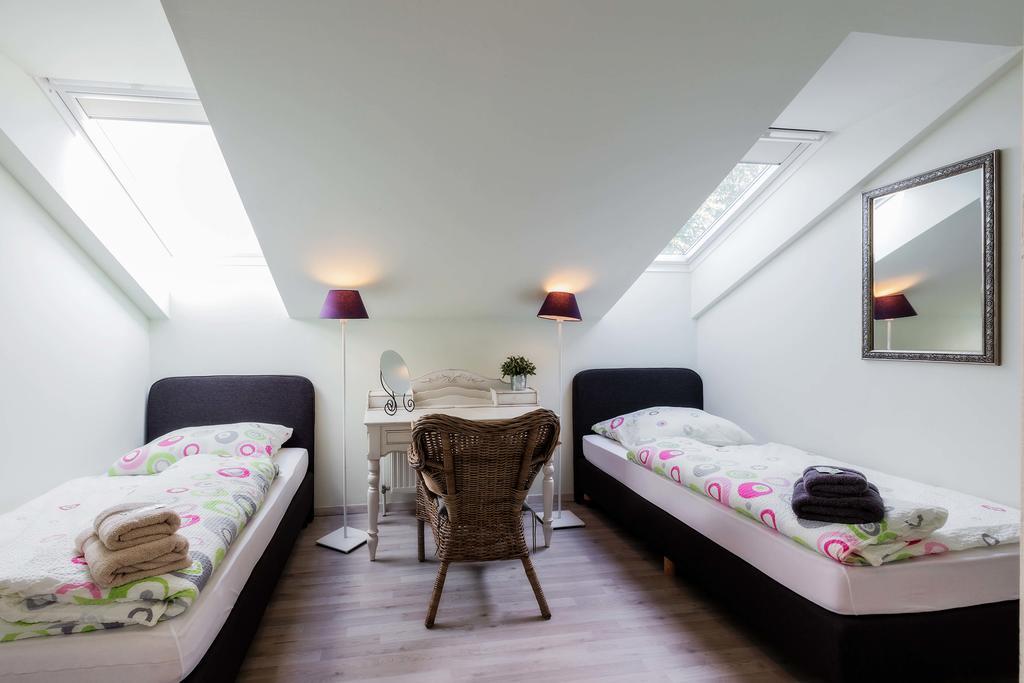 Heinsens Ellerbek Bed and Breakfast Buitenkant foto