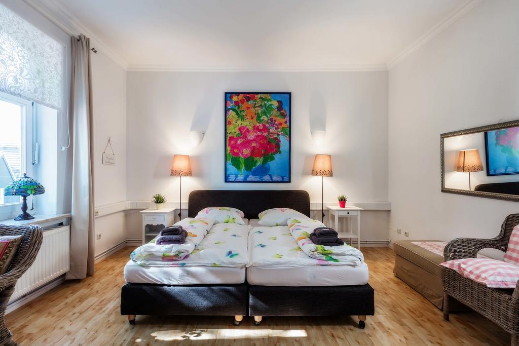Heinsens Ellerbek Bed and Breakfast Buitenkant foto