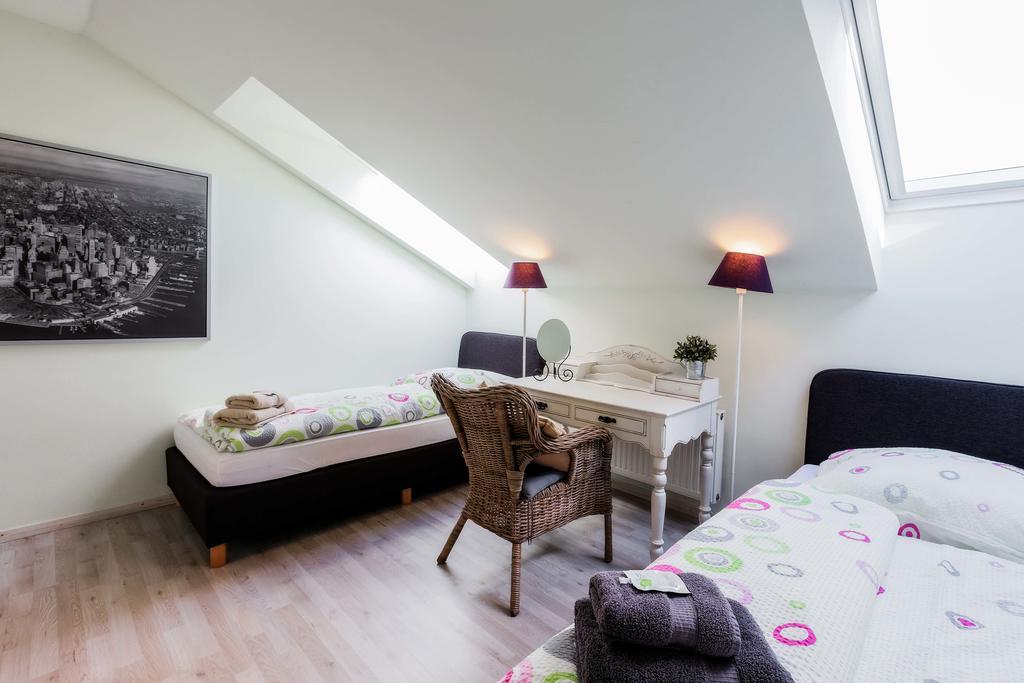 Heinsens Ellerbek Bed and Breakfast Buitenkant foto