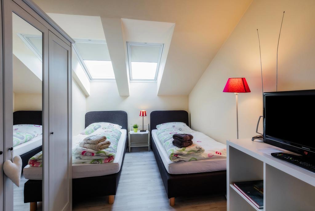 Heinsens Ellerbek Bed and Breakfast Buitenkant foto
